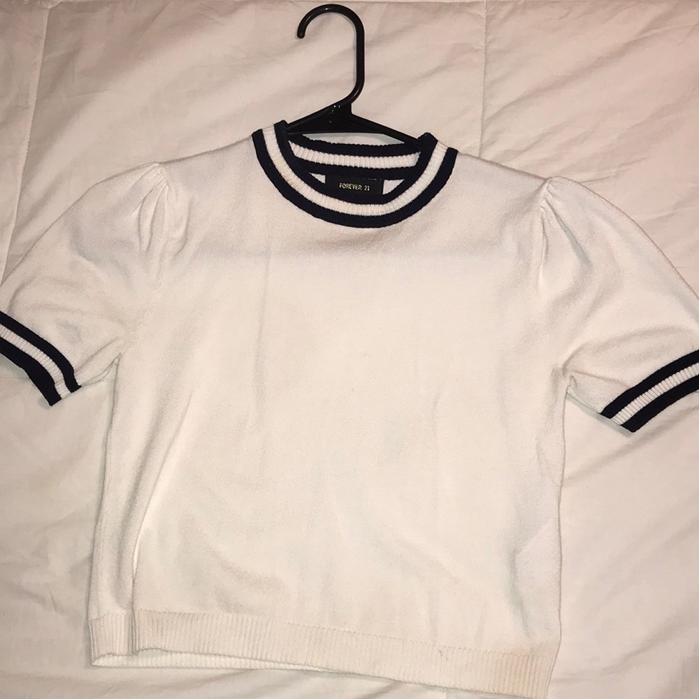 Crop top - Picture 2 of 4